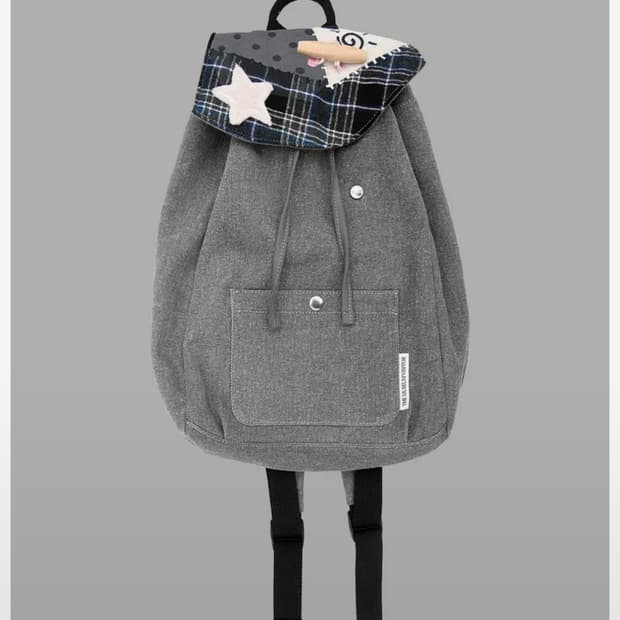더뮤지엄비지터 패치워크 스트링 백팩 그레이
