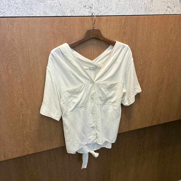 빈티지 반팔 블라우스 브이넥 포켓 버튼 타이 디테일 아이보리 k475
