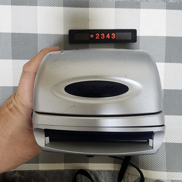 폴라로이드 600 P 실버 즉석카메라