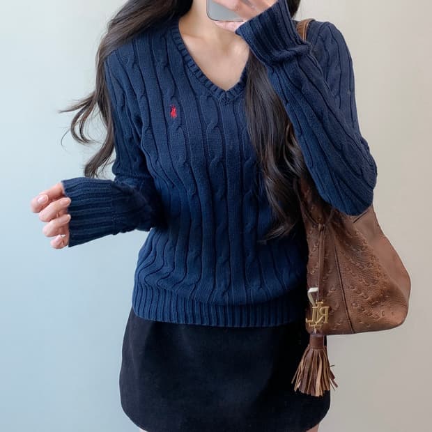 폴로 신형 브이넥 니트