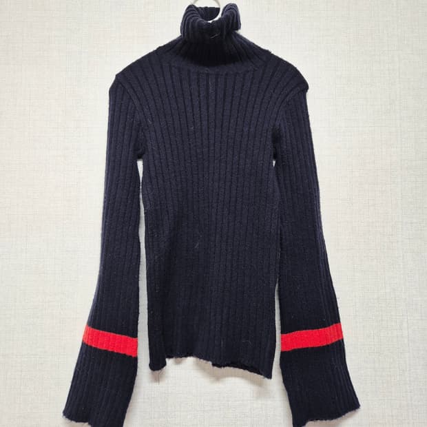 네이비 골지 터틀넥 니트