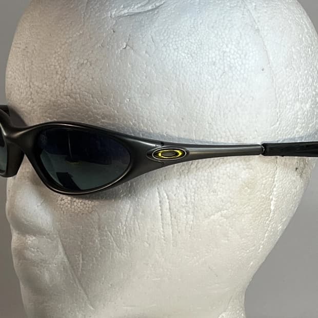 오클리 미뉴트 1.0 건메탈 그레이/그린