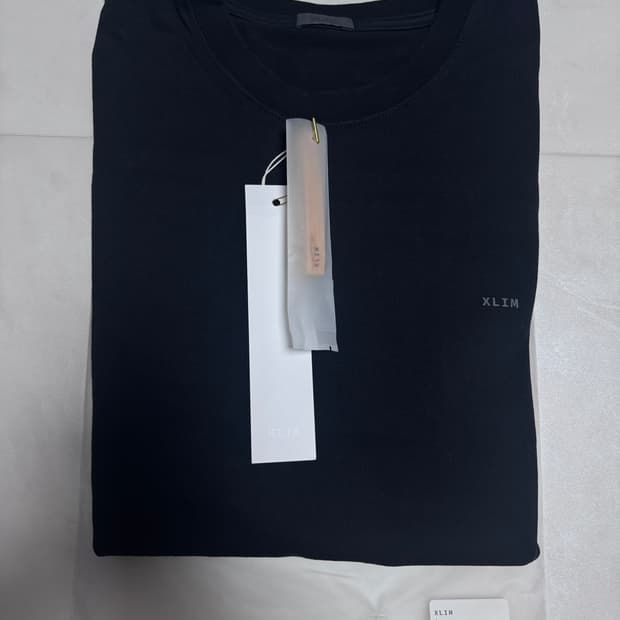 xlim ep.4 01 warm up shirt black 4