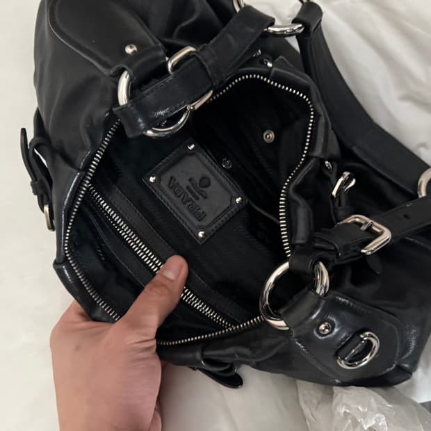 프라다 호보 레더백 