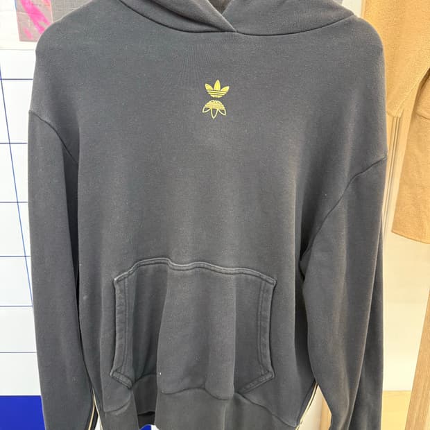 아디다스 금장로고 블랙 후드티