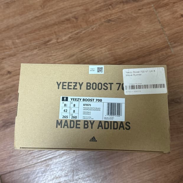 아디다스 이지부스트700