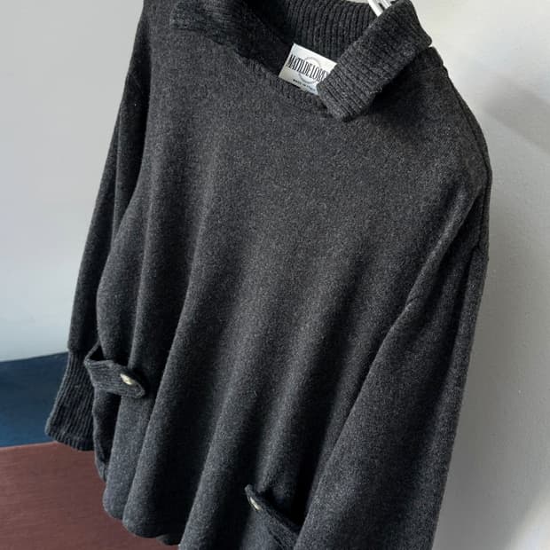 Fake belted finish design stretched knit