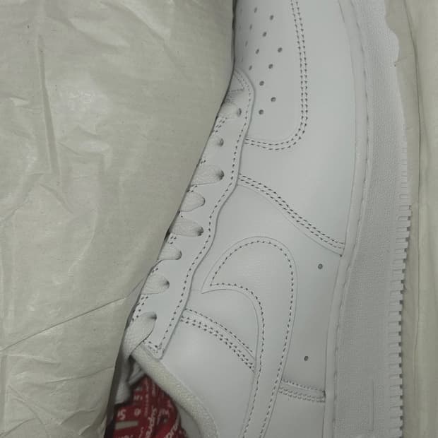 (새상품) 나이키 슈프림 에어포스 화이트 260