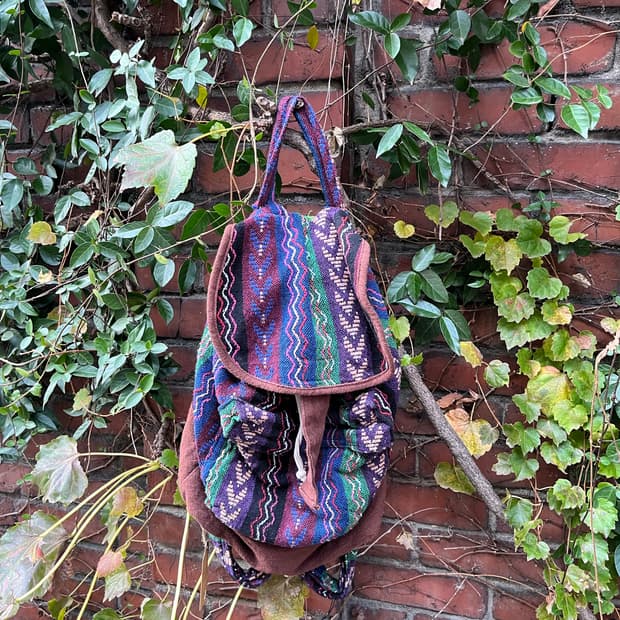 히피 자수 포인트 백팩