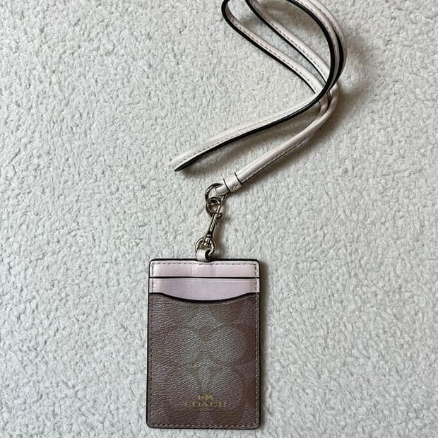 코치 시그니처 캔버스 ID 랜야드 카드지갑 A1779