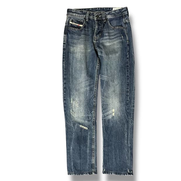 (30) 디젤 대런 레귤러 슬림 테이퍼드 3버튼 데님 팬츠