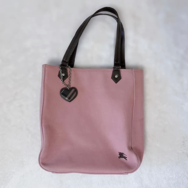 Burberry 버버리 블루라벨 딸기 초코 하트 숄더백  ≽^•⩊•^≼