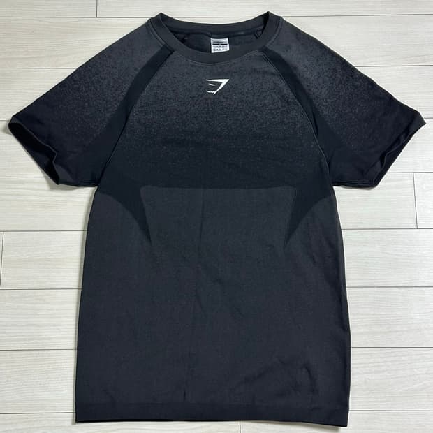 GYMSHARK 짐샤크 쉐도우 심리스 머슬핏 반팔 티셔츠 M판매