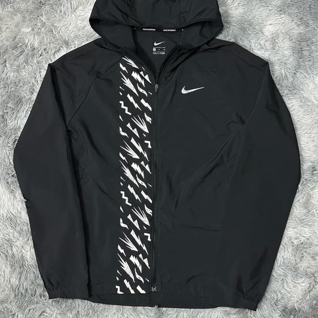 나이키 에센셜 러닝 윈드러너 자켓 