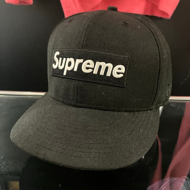 슈프림 뉴에라 스냅백 모자