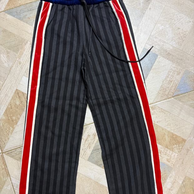 정품/] 럭키슈에뜨 벨벳 배색 스트라이프 와이드 팬츠 (36)