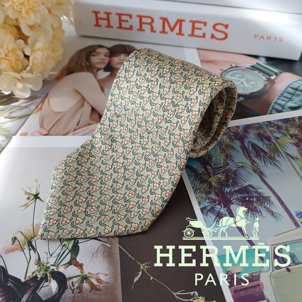 에르메스 실크 파스텔그린 플로럴 넥타이 9.4cm A-등급 A19053
