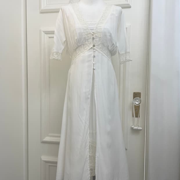 white lace point long robe opc&lace poin