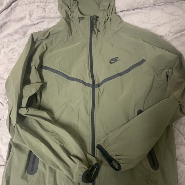 나이키 테크 카키 자켓 (XL)