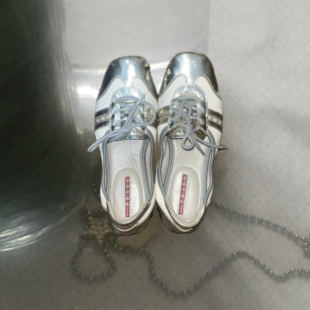 프라다 스포츠 골드 발레코어 y2k 플랫슈즈