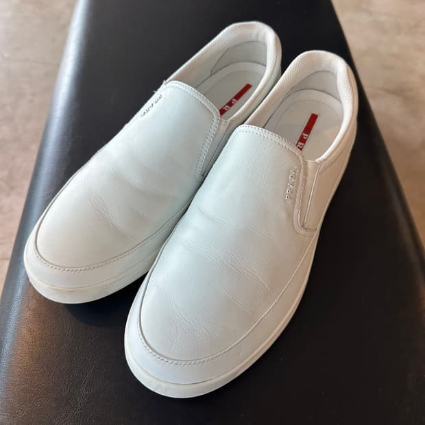 프라다 레더 슬립온