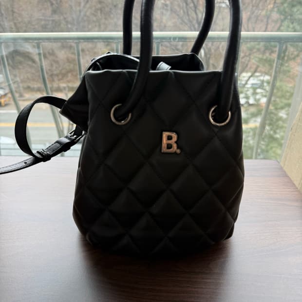 발렌시아가 버킷백