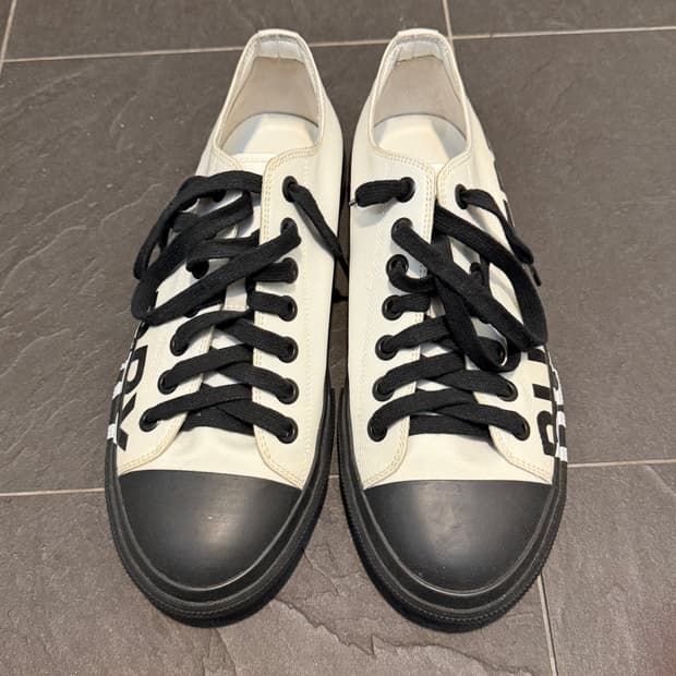 버버리의 라크홀(Larkhall) 로고 코튼 스니커즈