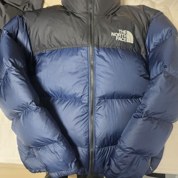 (105) 노스페이스 1996 눕시 700 패딩 네이비 S급