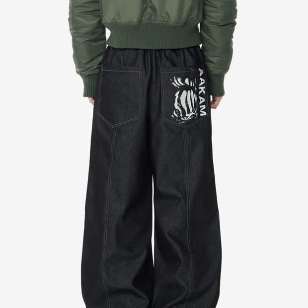 아캄 Knee Pin-tuck Printed Denim Pants