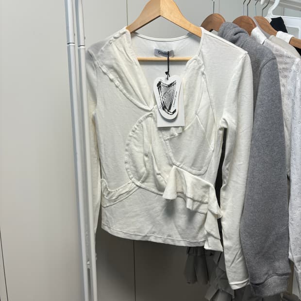 세릭 뮤직 프릴 탑 아이보리 cerric