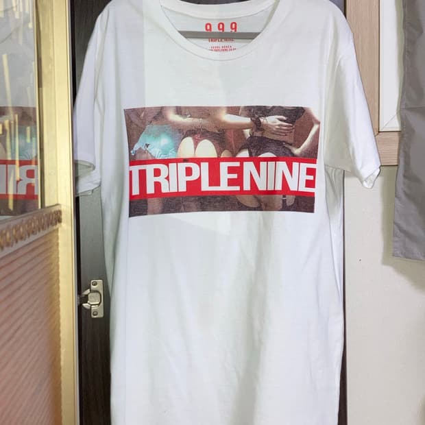 Tripplenine 흰색 반팔 티셔츠