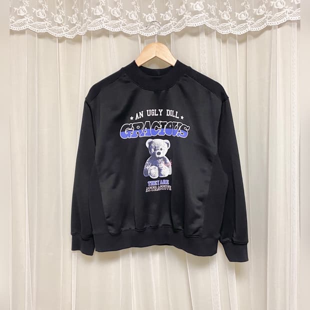 플라스틱아일랜드 블랙 검정 테디베어 프린팅 쭈리 맨투맨 티 티셔츠