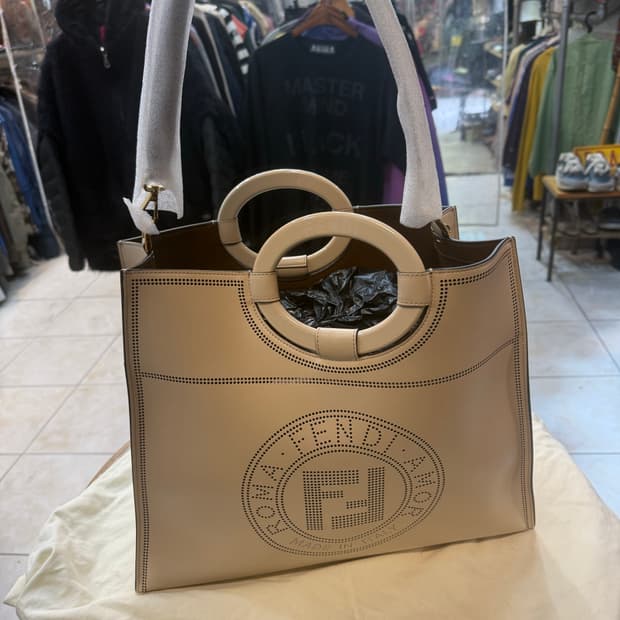 20ss 정품 펜디 런어웨이 2way백 새 가방 팝니다