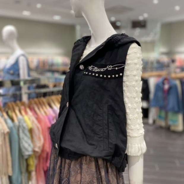 오즈세컨 크리스탈 후드 베스트