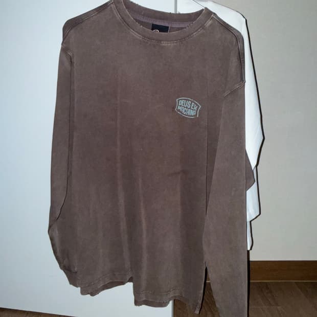 데우스 엑스 마키나 롱슬리브