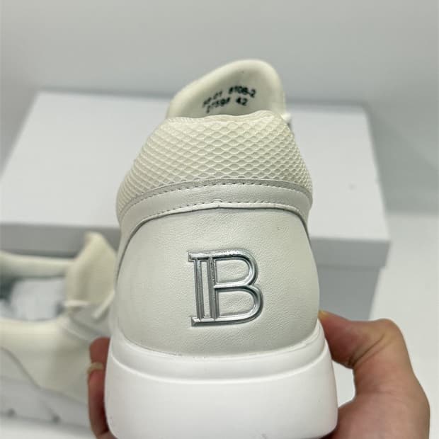 발망 (Balmain Paris)화이트 스니커즈