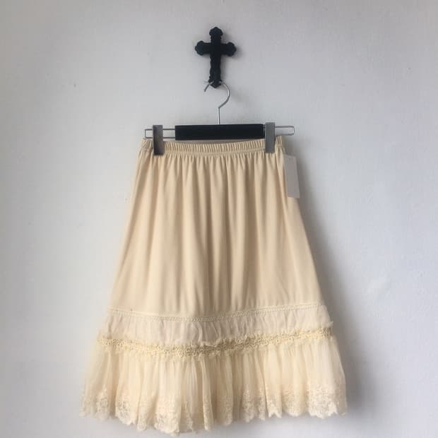 Lace point midi skirt