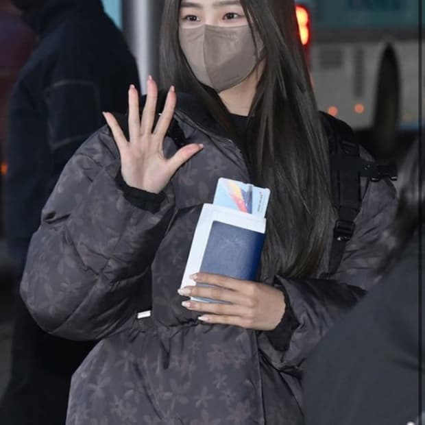 뉴진스 민지 착용, 아모멘토 플라워 푸퍼 패딩