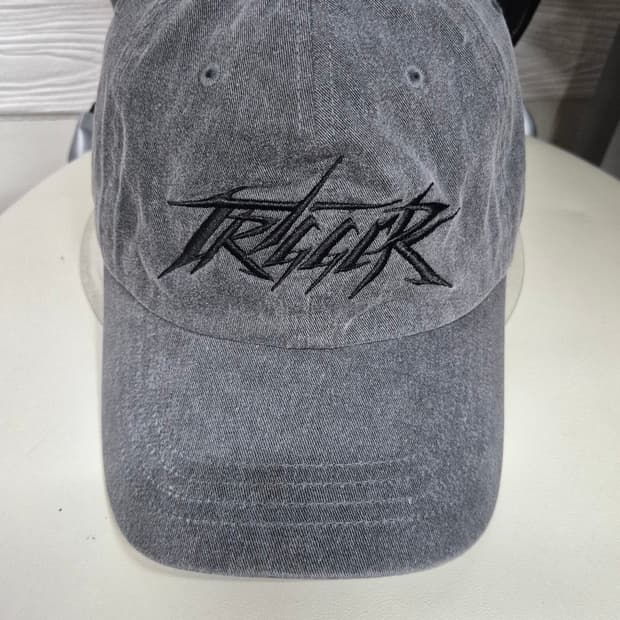 더보이즈 볼캡 그레이