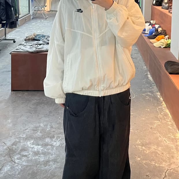 나이키 에센셜 윈드러너우먼스 우븐 바람막이 H858