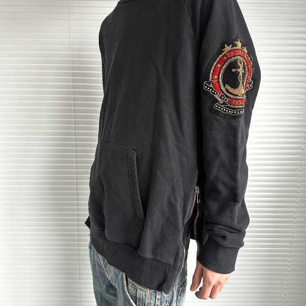 발망 견장 엠블럼 패치 사이드지퍼 맨투맨