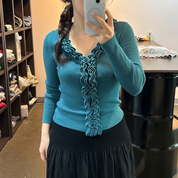 프릴 디테일 top