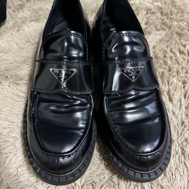 프라다 브러시드 로퍼 블랙 구두 신발