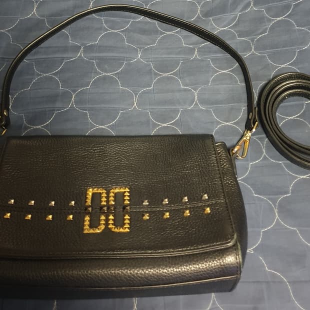 (단종매물) 닥스 스터드 DD금장로고 소가죽 크로스 숄더백 블랙