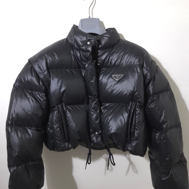 [새상품급] 프라다 여성 컨버터플 크롭 다운 패딩 38Size
