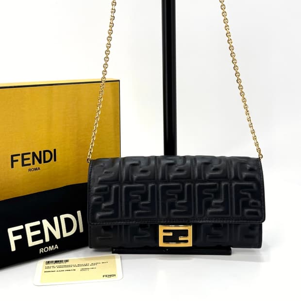 펜디 WOC 체인 장지갑 크로스백 블랙 (8M0365)