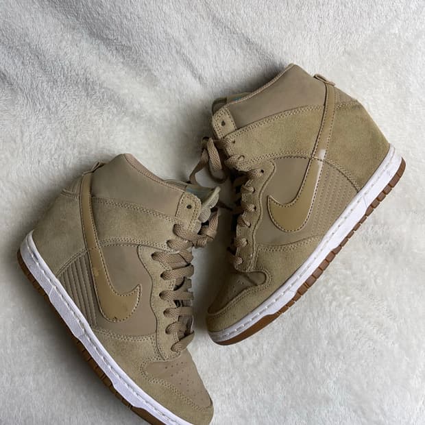 나이키 덩크 스카이 하이 에센셜 데저트 