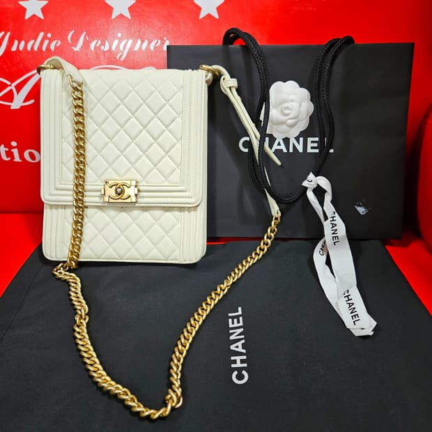 샤넬(CHANEL) 캐비어 보이 플랩백 