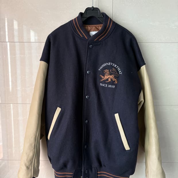 디스이즈네버댓 라이언 바시티 자켓