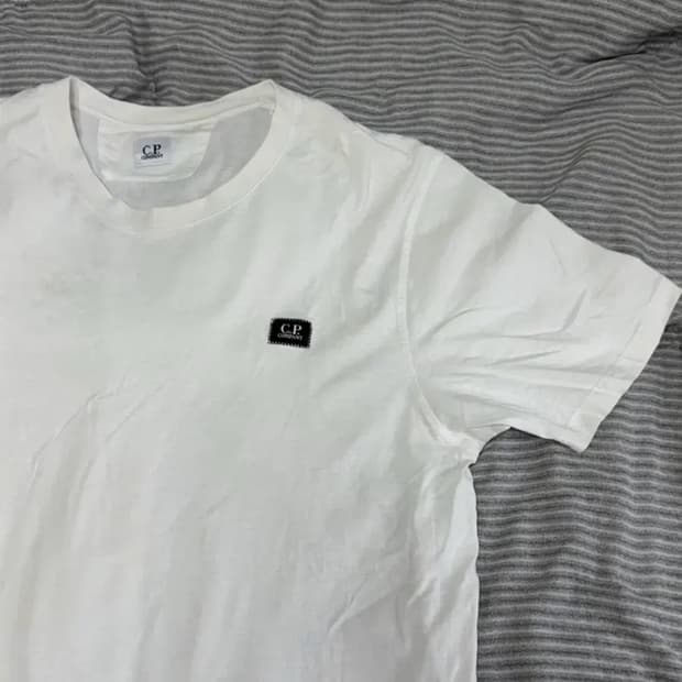 CP컴퍼니 화이트 반팔 티셔츠